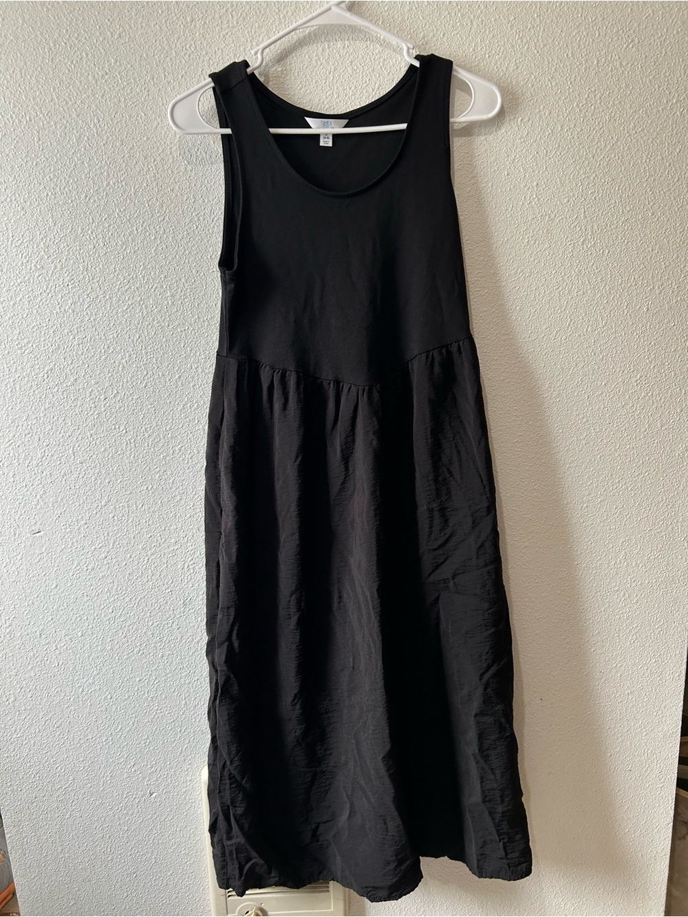 Time and Tru Black Sleeveless Dress